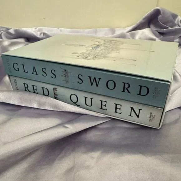Red Queen 2-Book Paperback Box Set - Picture 2 of 9